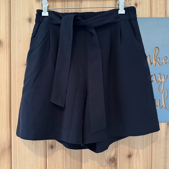 Lululemon Size 8 Noir Tie Waist Short 5.5' with Pockets in Black - Picture 3 of 8
